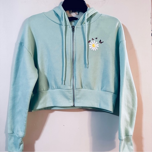 faded rose Tops - ❤️ $10 Flash Sale Faded Rose Daisy Print Cropped Hoodie